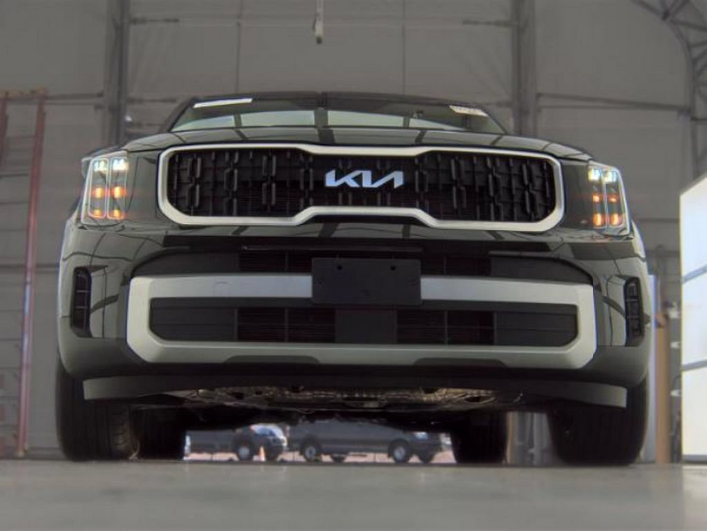 Used 2024 Kia Telluride LX AWD/4WD image 4