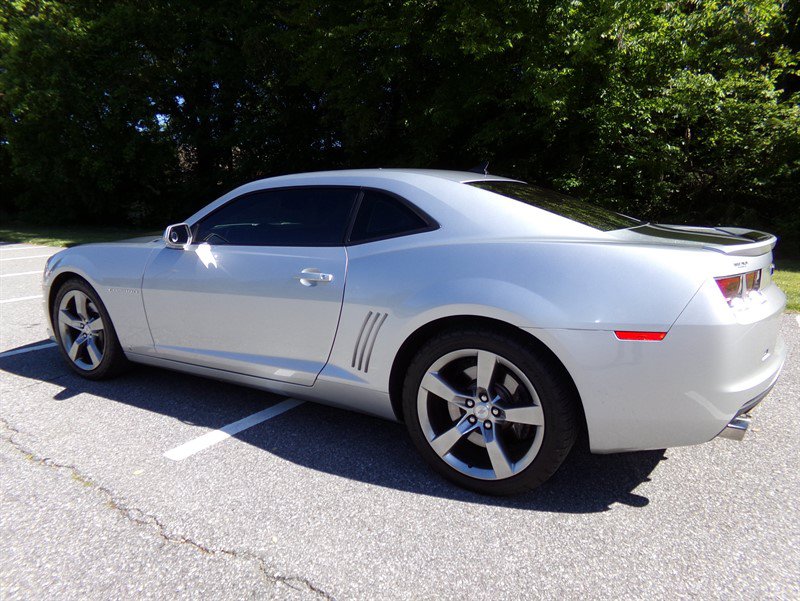 Used 2010 Chevrolet Camaro SS RWD image 9
