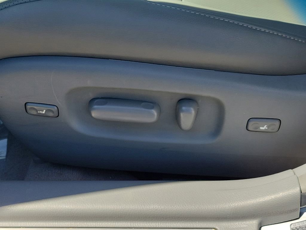 Used 2010 Toyota Avalon Limited FWD image 21