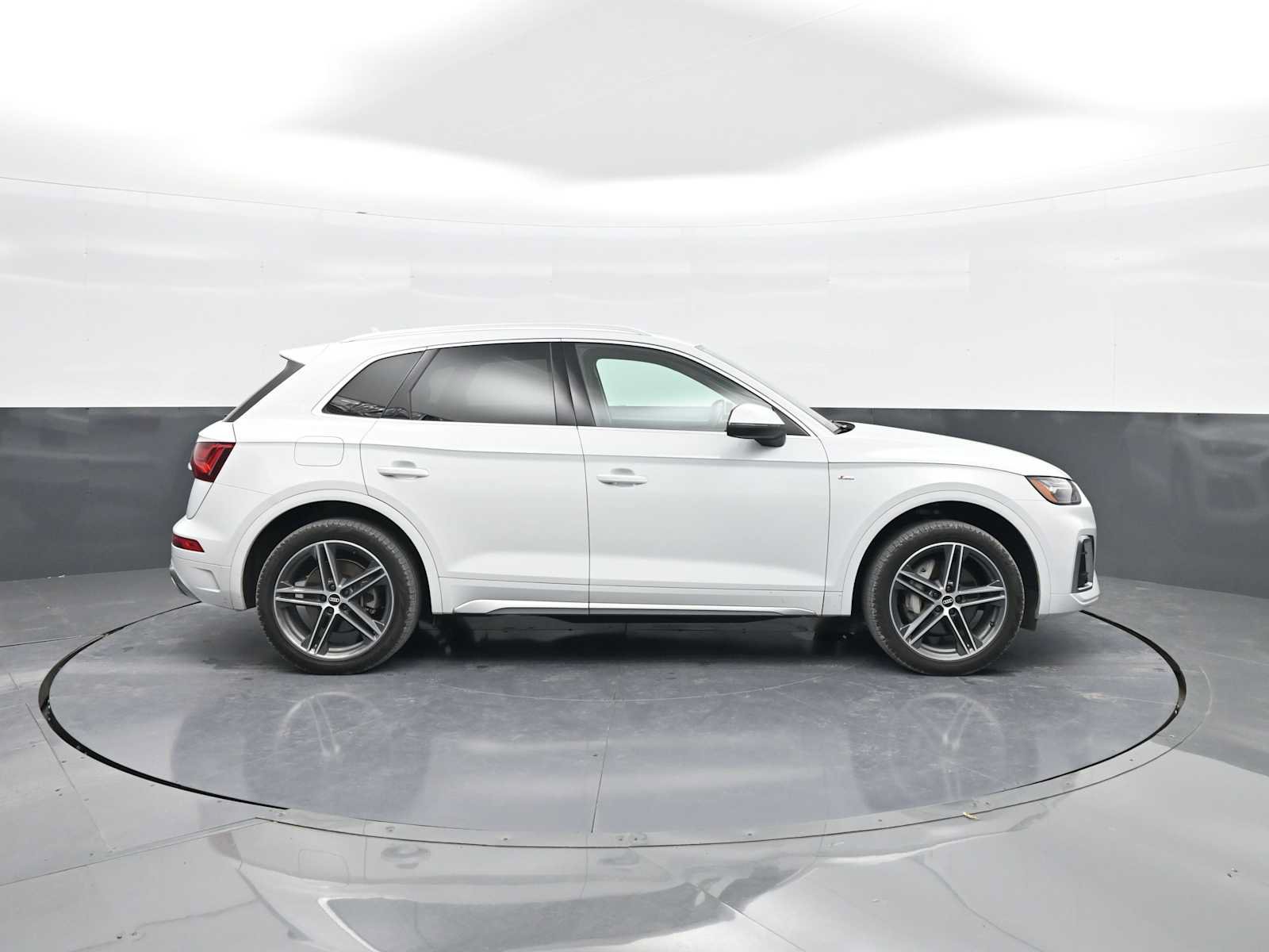 Used 2021 Audi Q5 e Premium Plus AWD/4WD image 9