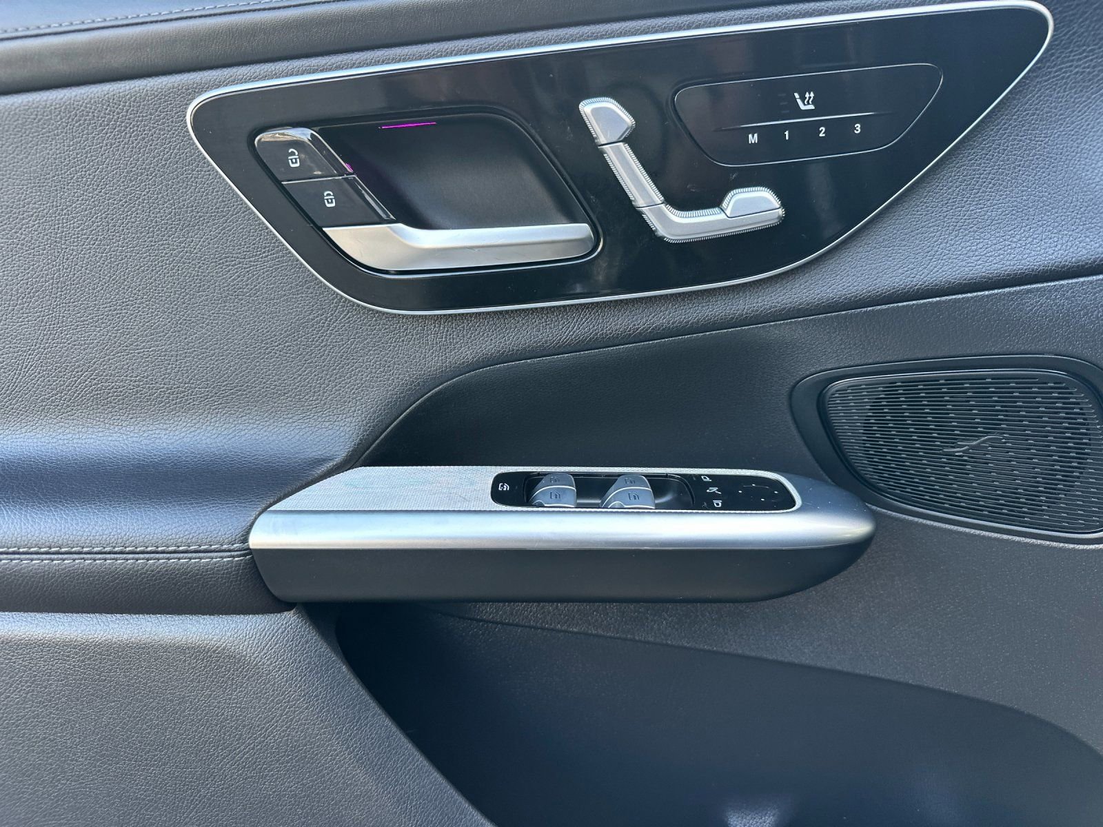 Used 2024 Mercedes-Benz GLC 300 image 11