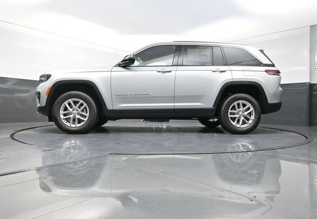 New 2025 Jeep Grand Cherokee Laredo X w/ Luxury Tech Group I image 23