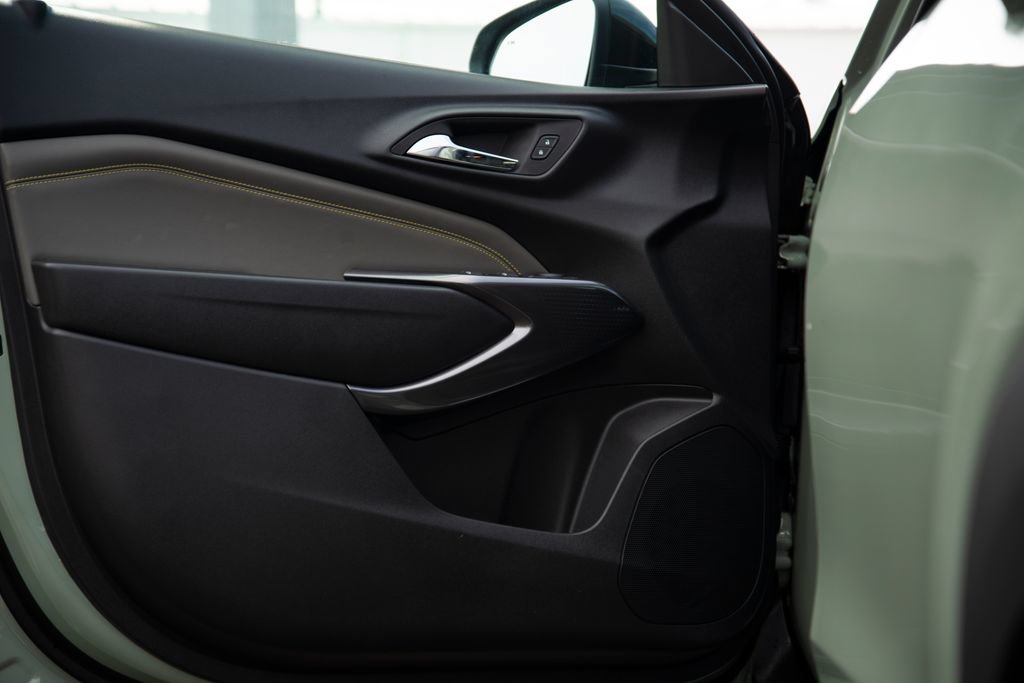 New 2026 Chevrolet Trax ACTIV w/ Sunroof Package FWD image 9