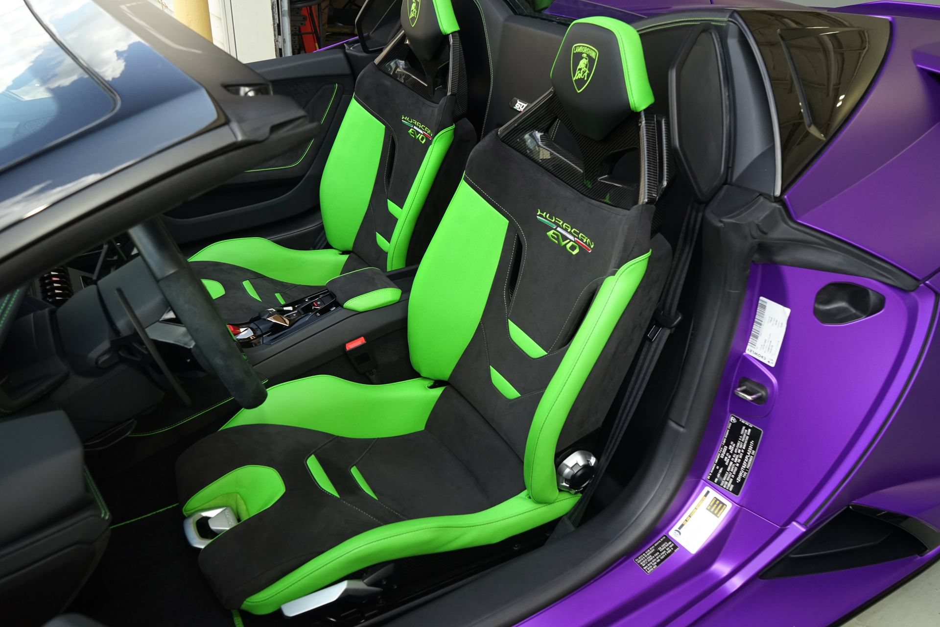 Used 2023 Lamborghini Huracan EVO RWD image 3