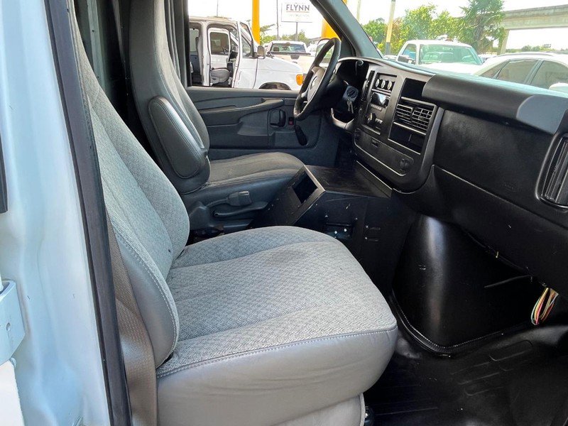 Used 2010 Chevrolet Express 1500 image 10