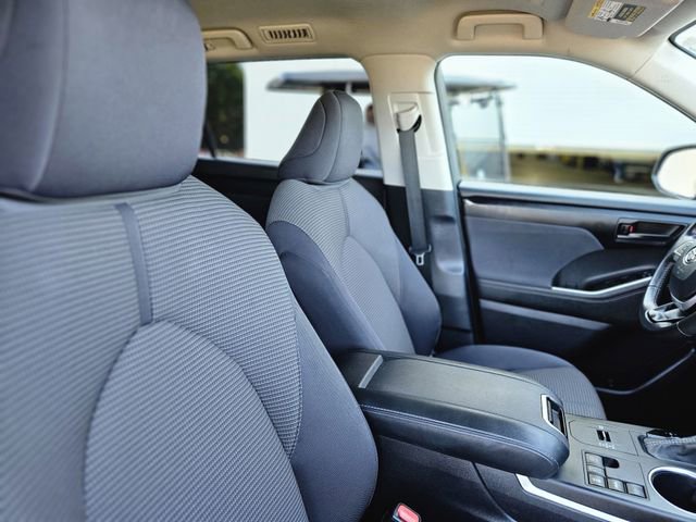 Used 2024 Toyota Highlander LE image 14