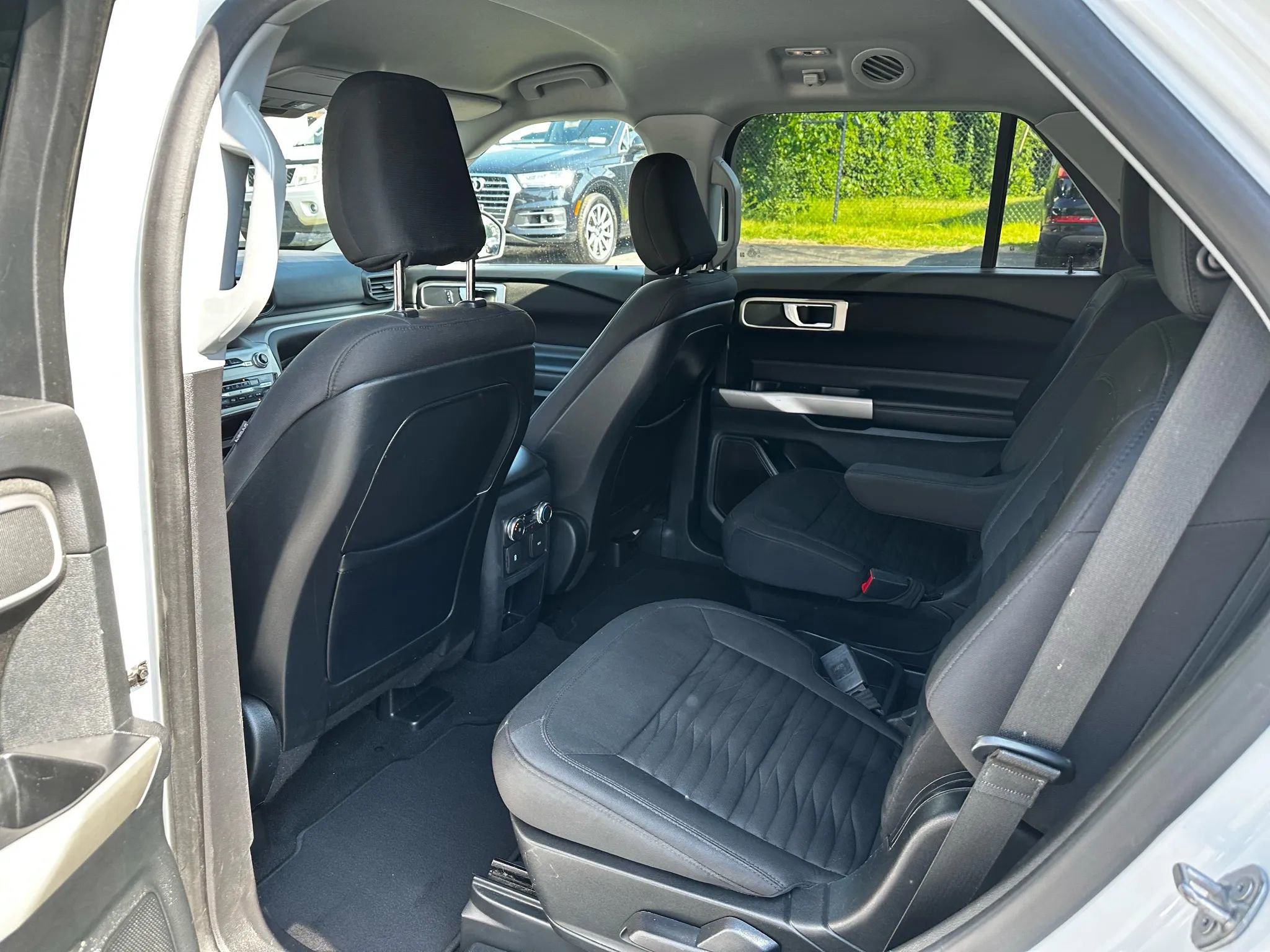 Used 2020 Ford Explorer XLT w/ Comfort Package AWD/4WD image 29