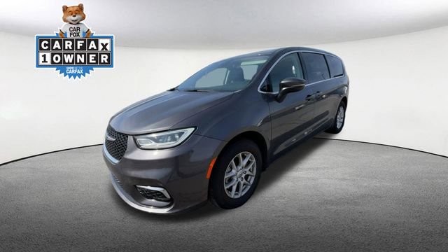 Used 2023 Chrysler Pacifica Touring-L image 5