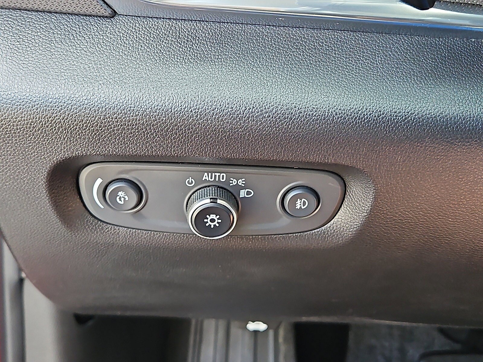 Used 2019 Chevrolet Traverse Premier w/ Driver Confidence II Package FWD image 16