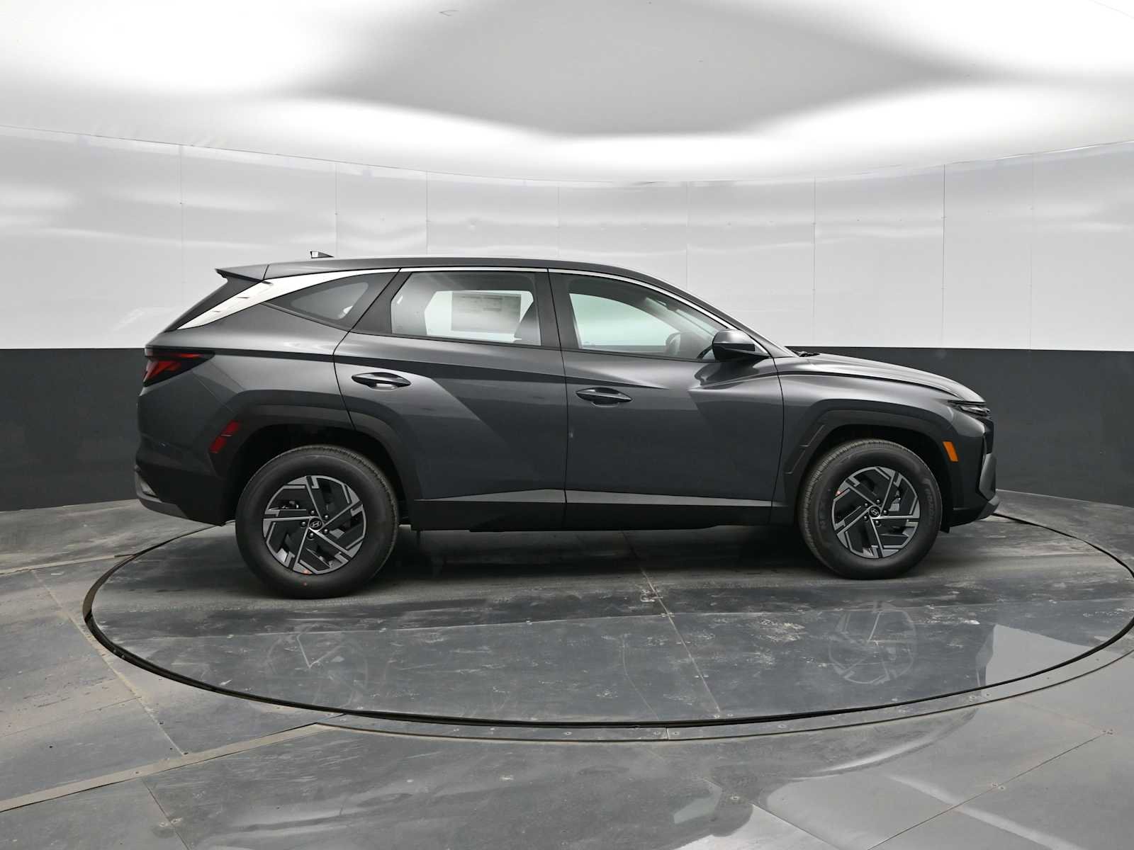 New 2026 Hyundai Tucson Blue SE image 9