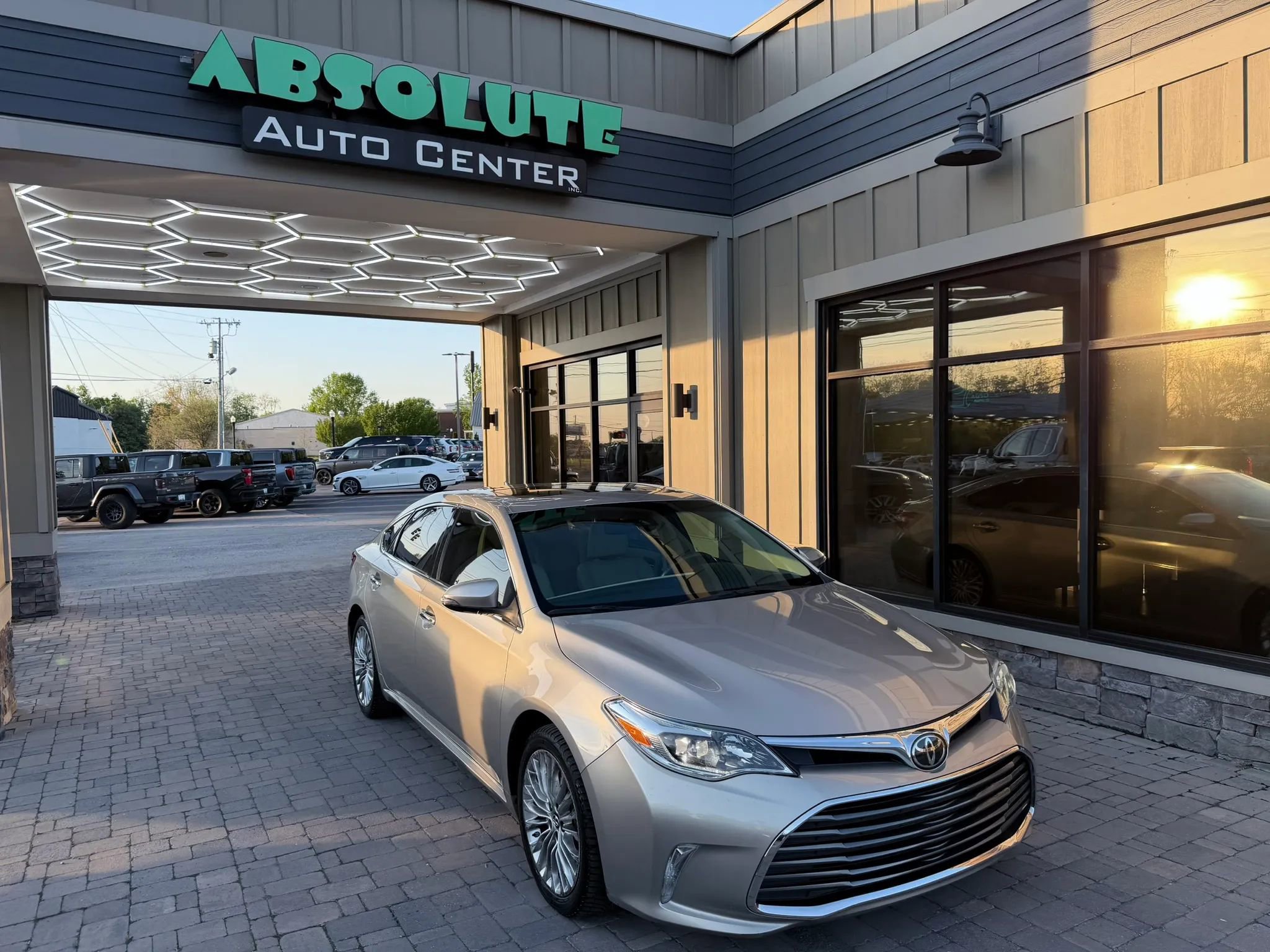 Used 2017 Toyota Avalon Limited FWD image 80