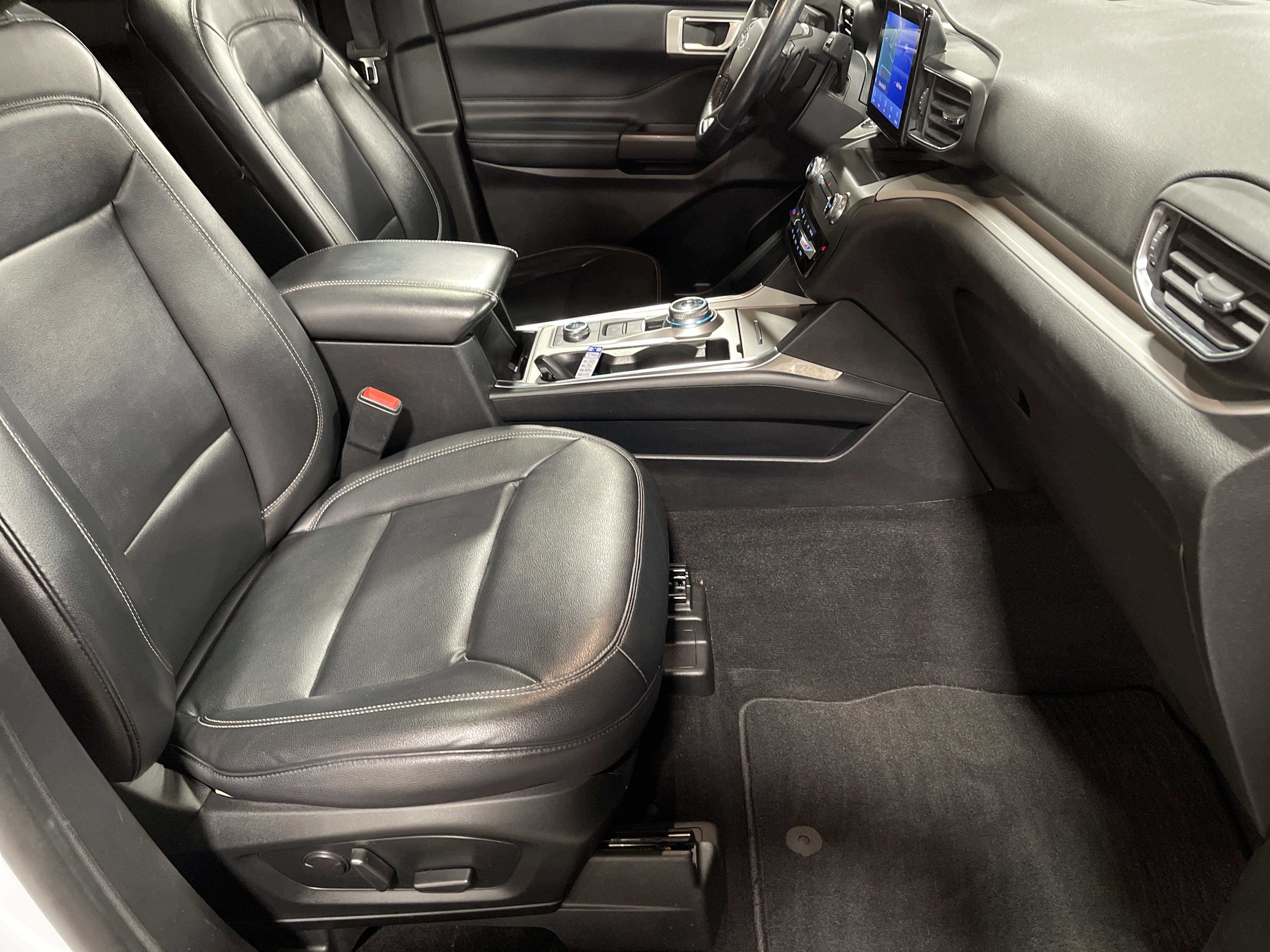 Used 2020 Ford Explorer XLT w/ Equipment Group 202A image 16