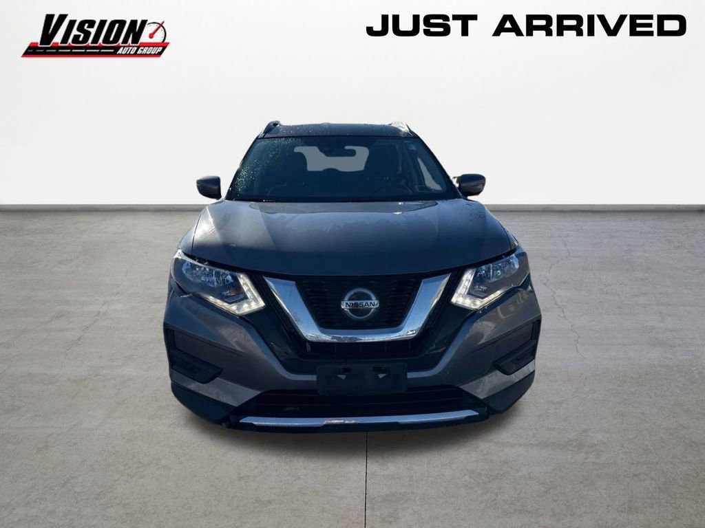 Used 2020 Nissan Rogue SV image 2