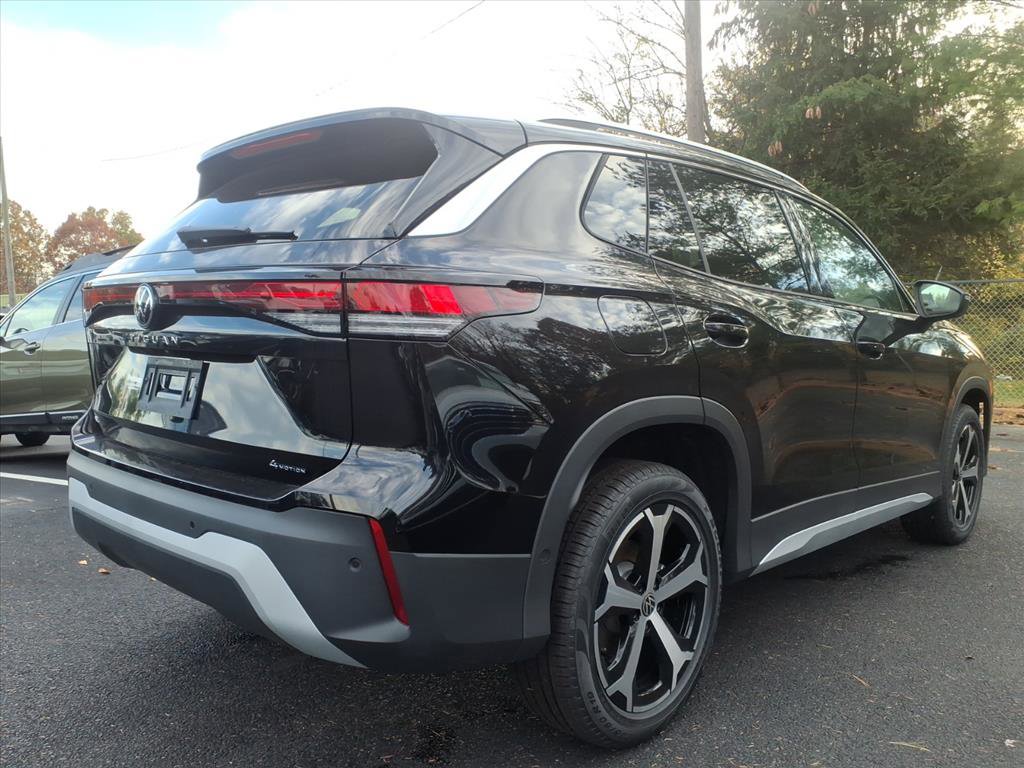 New 2025 Volkswagen Tiguan SE image 4