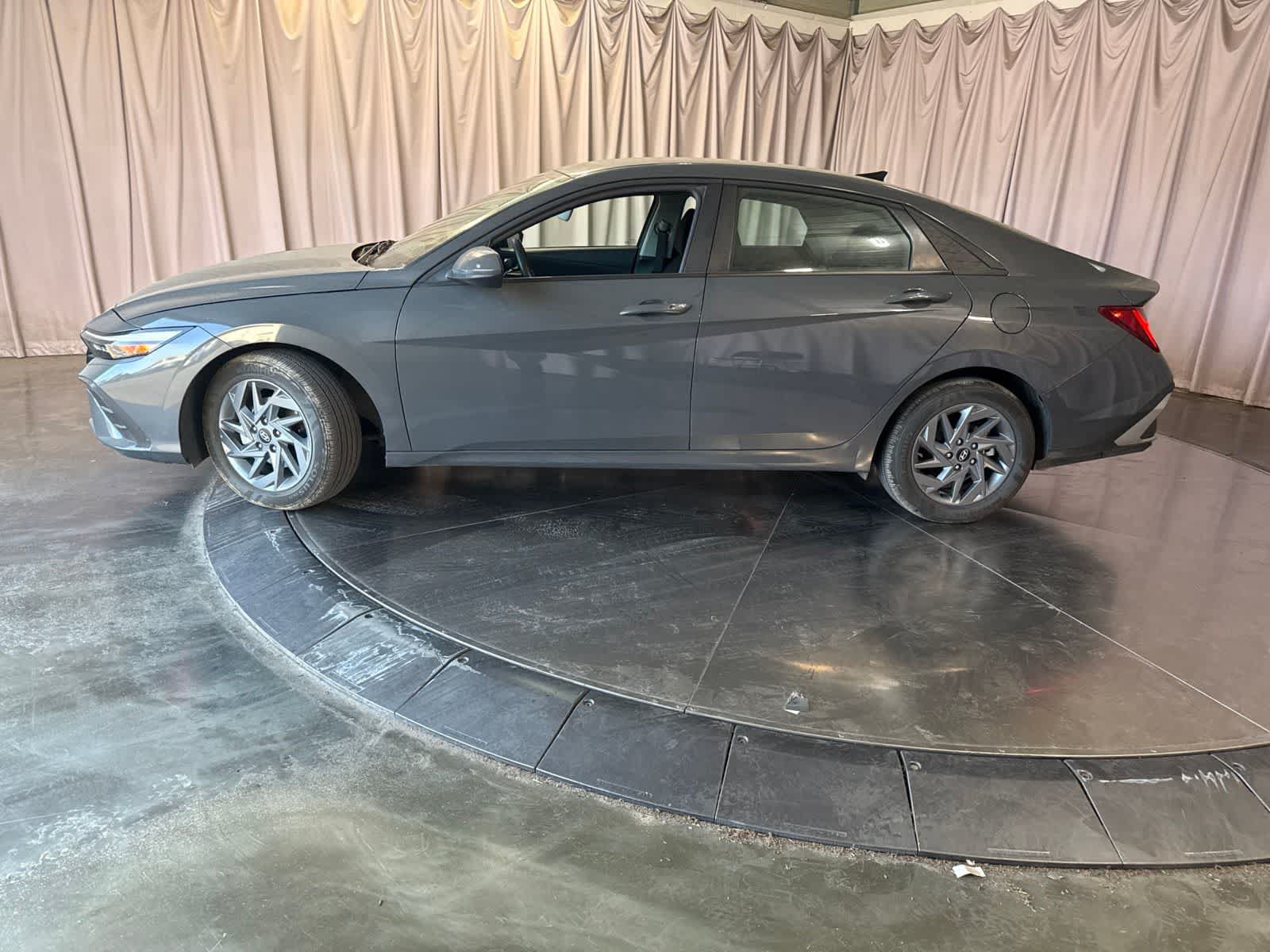 Used 2026 Hyundai Elantra Hybrid FWD image 8