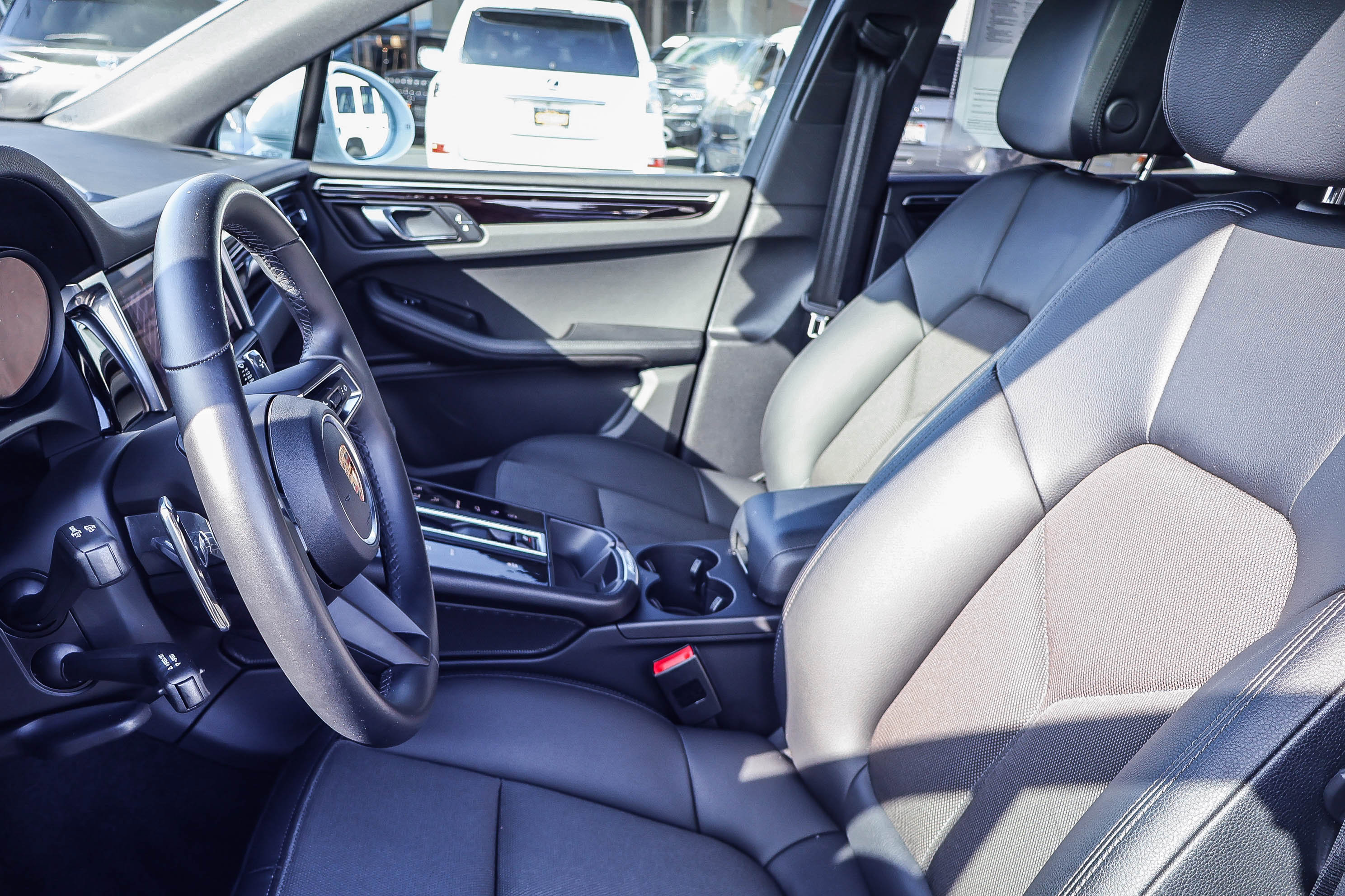 Used 2023 Porsche Macan image 14