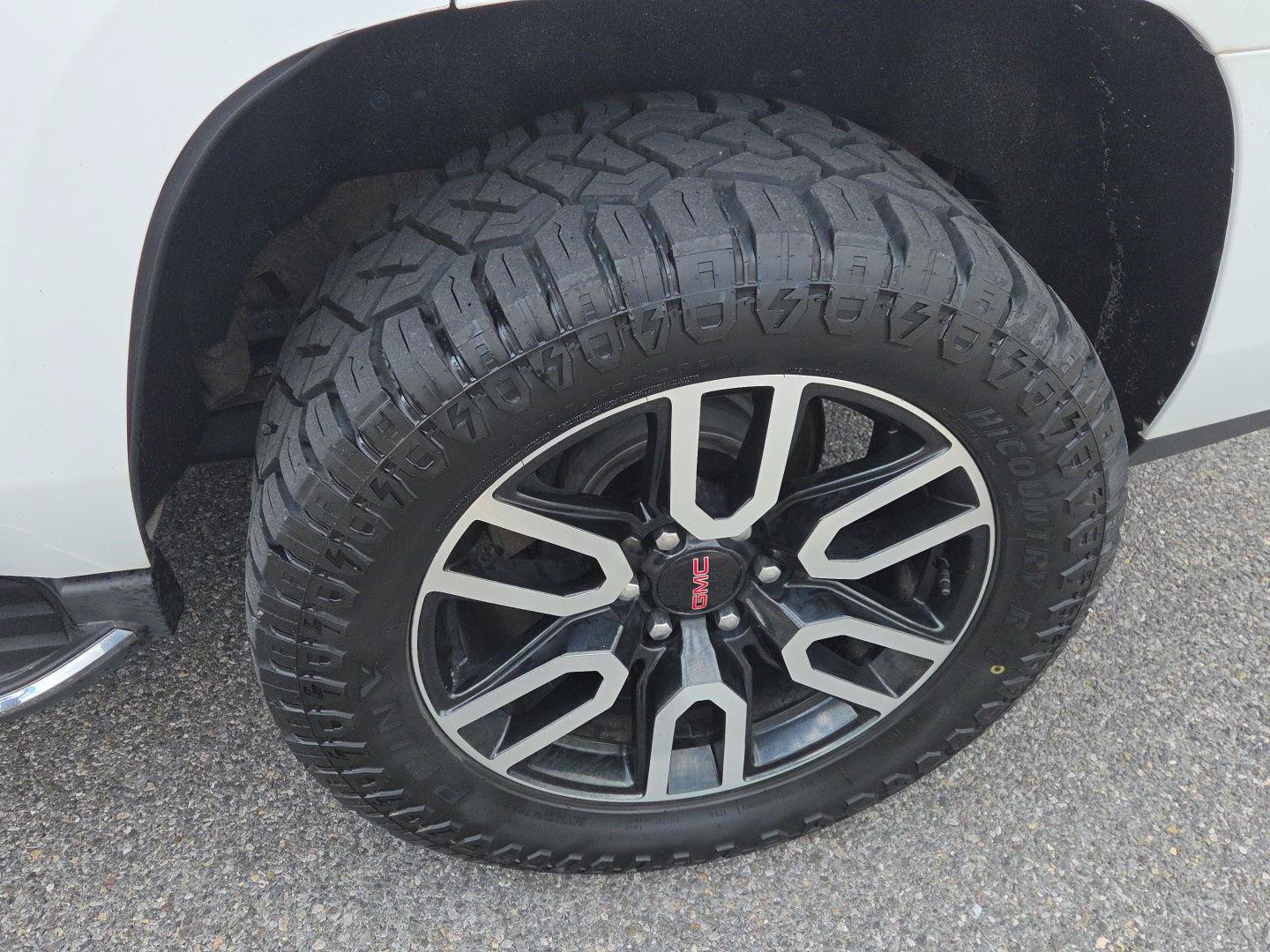 Used 2018 GMC Yukon SLT w/ Open Road Package AWD/4WD image 9