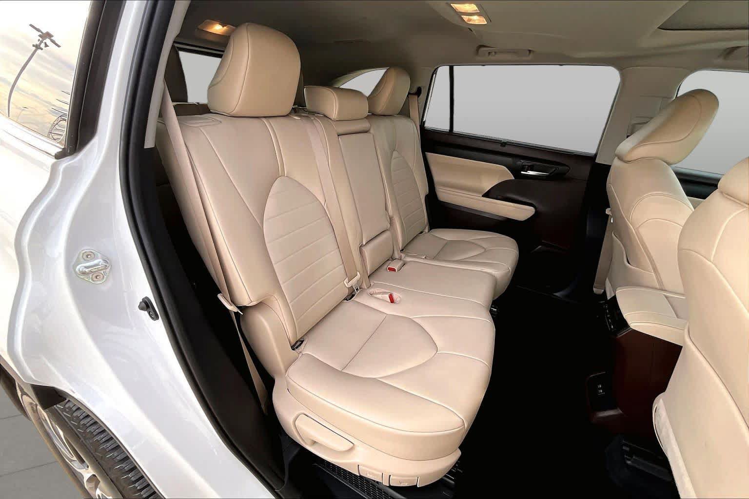 Used 2020 Toyota Highlander XLE FWD image 20