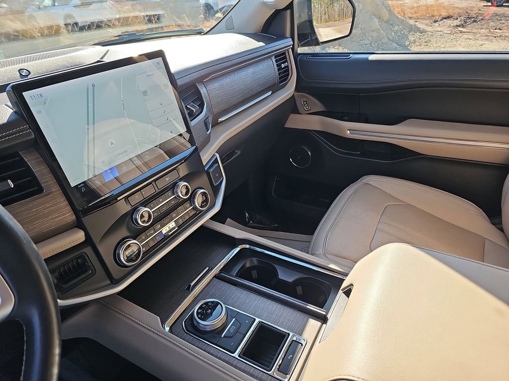 Used 2024 Ford Expedition Limited image 30