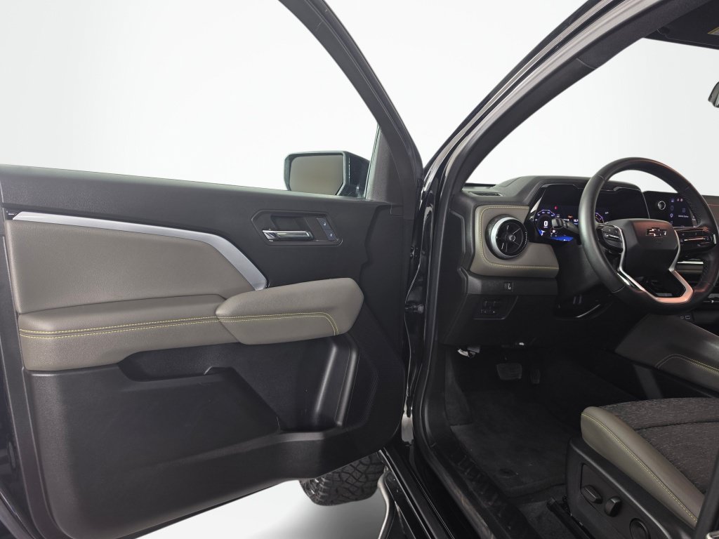 Used 2024 Chevrolet Colorado ZR2 w/ Technology Package AWD/4WD image 27