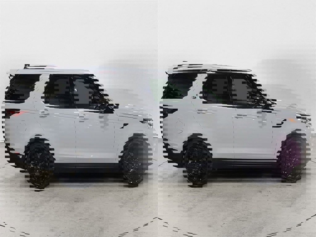 New 2025 Land Rover Discovery S image 6