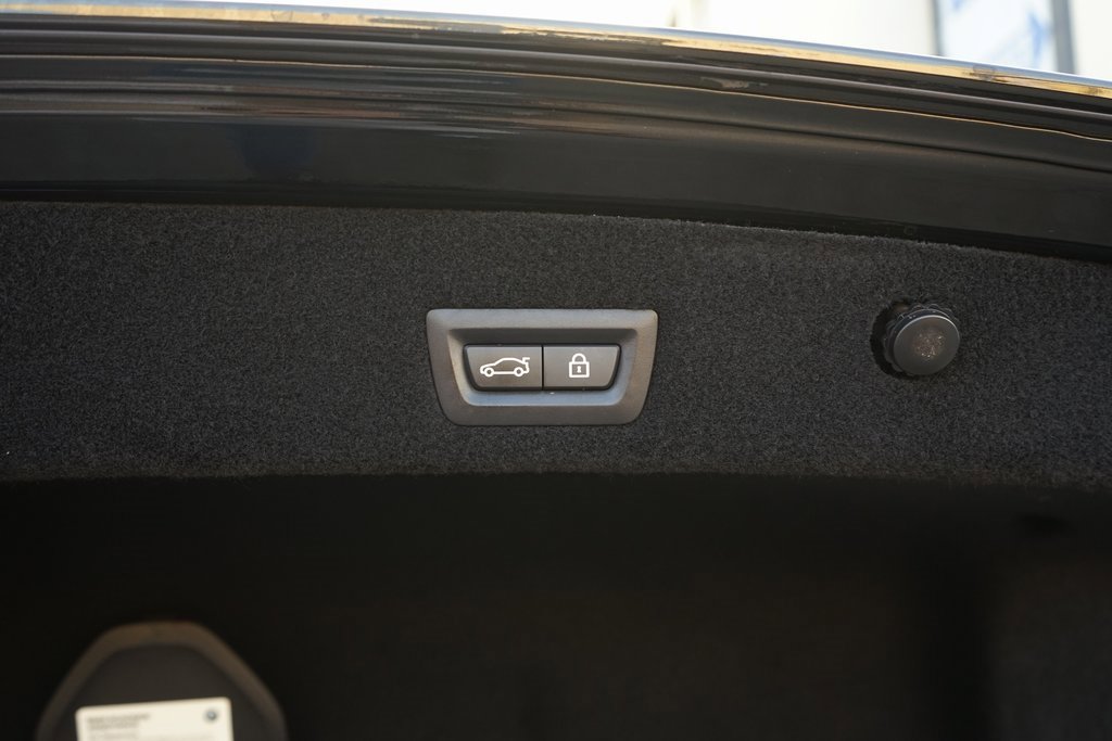 Used 2018 BMW 740i image 24