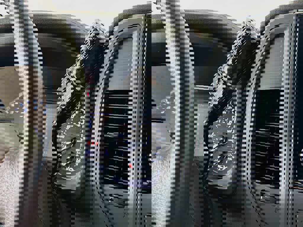 Used 2024 Nissan Titan SV w/ SV Convenience Package image 19