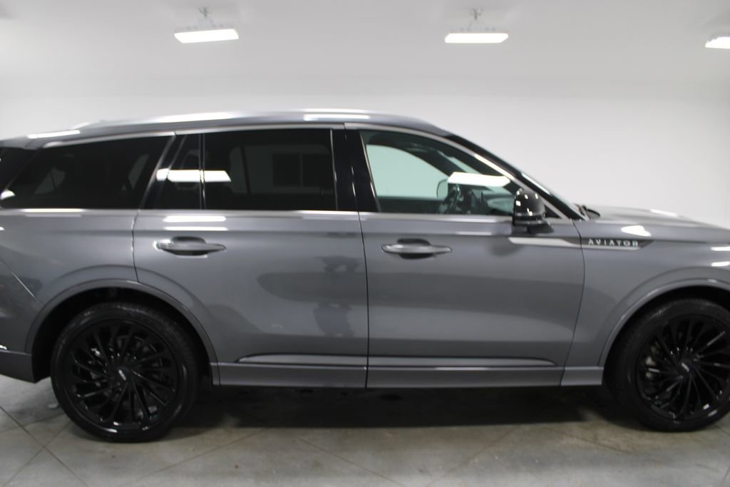 Used 2022 Lincoln Aviator Reserve w/ Equipment Group 201A AWD/4WD image 11