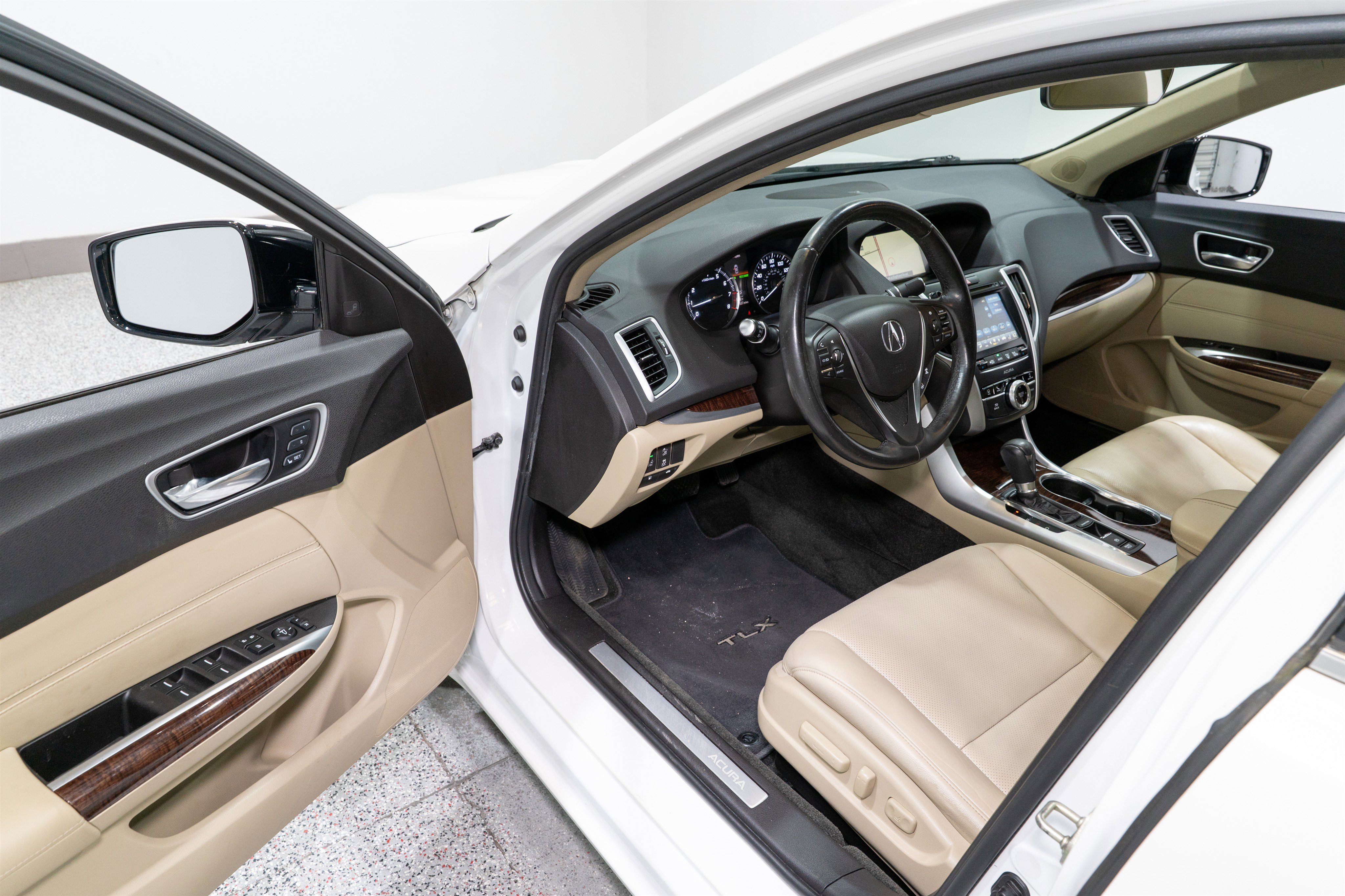 Used 2018 Acura TLX w/ Technology Package image 12