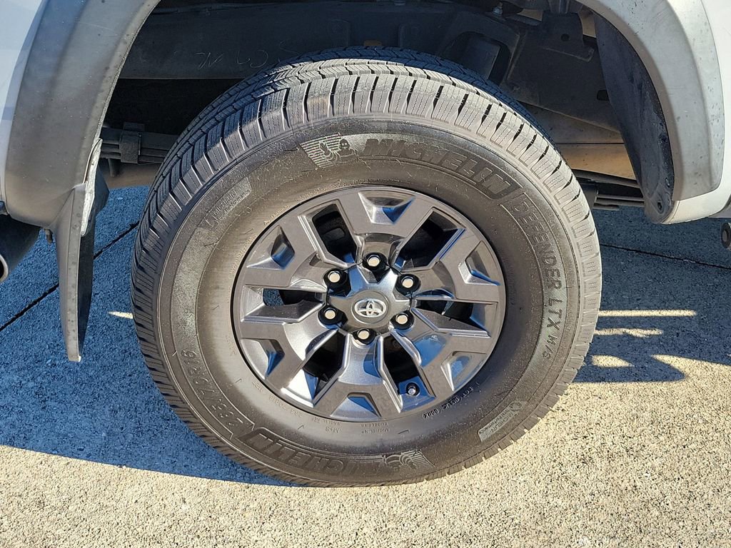 Used 2021 Toyota Tacoma SR5 w/ Trail Edition image 5