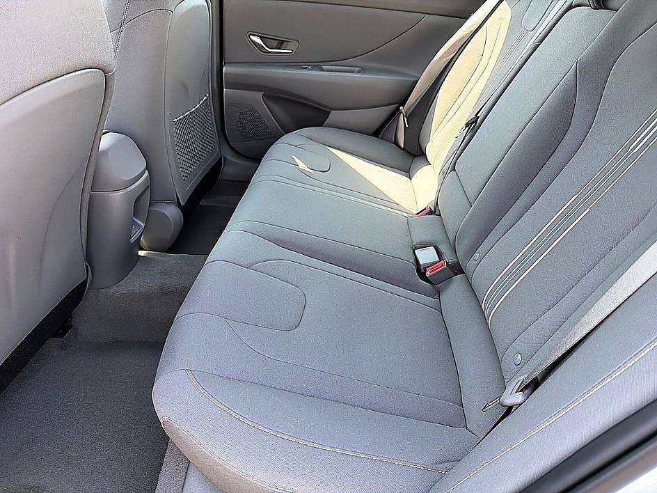New 2026 Hyundai Elantra SEL Sport FWD image 7