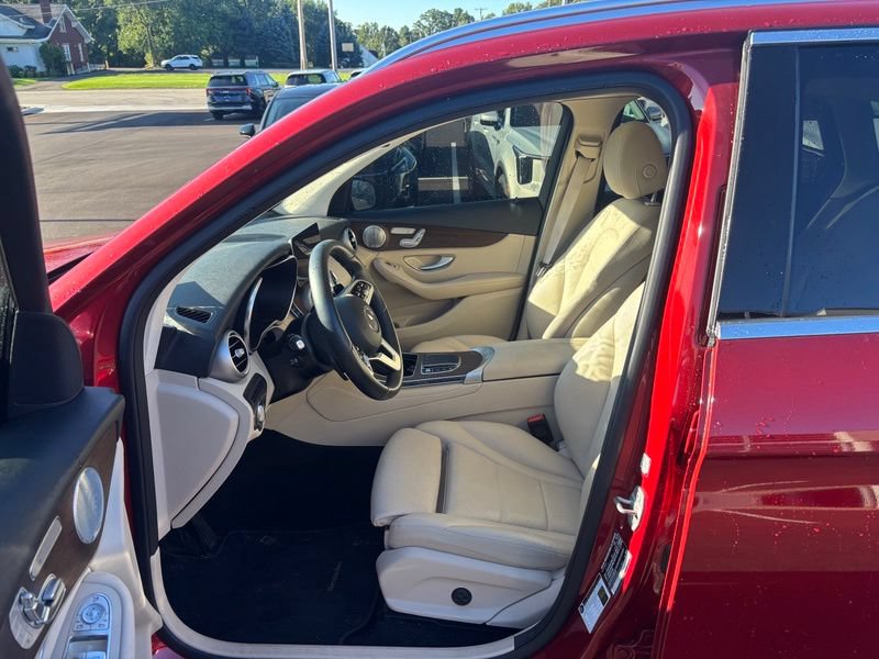 Used 2021 Mercedes-Benz GLC 300 4MATIC image 9