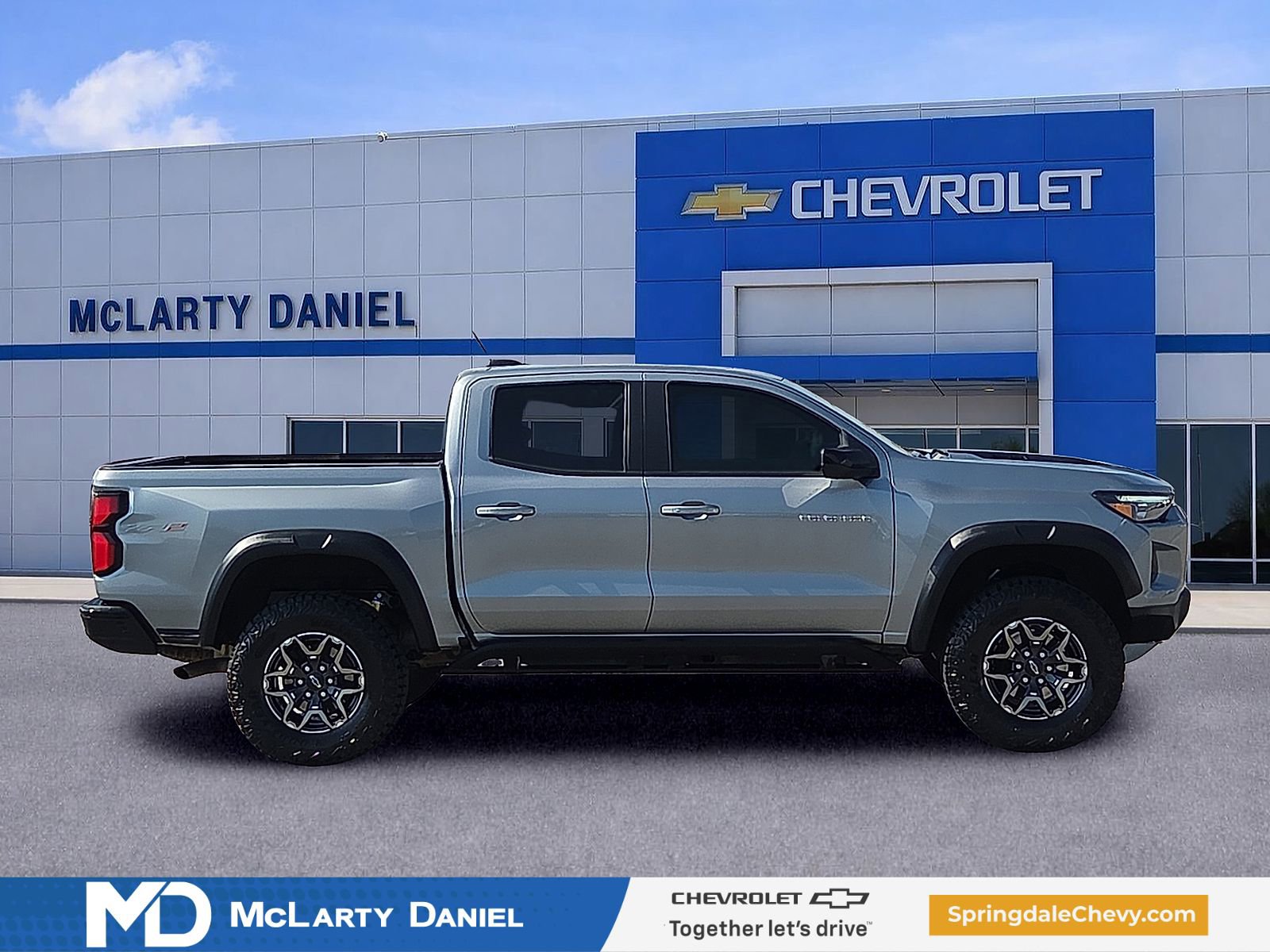 Used 2025 Chevrolet Colorado ZR2 w/ Technology Package AWD/4WD image 6