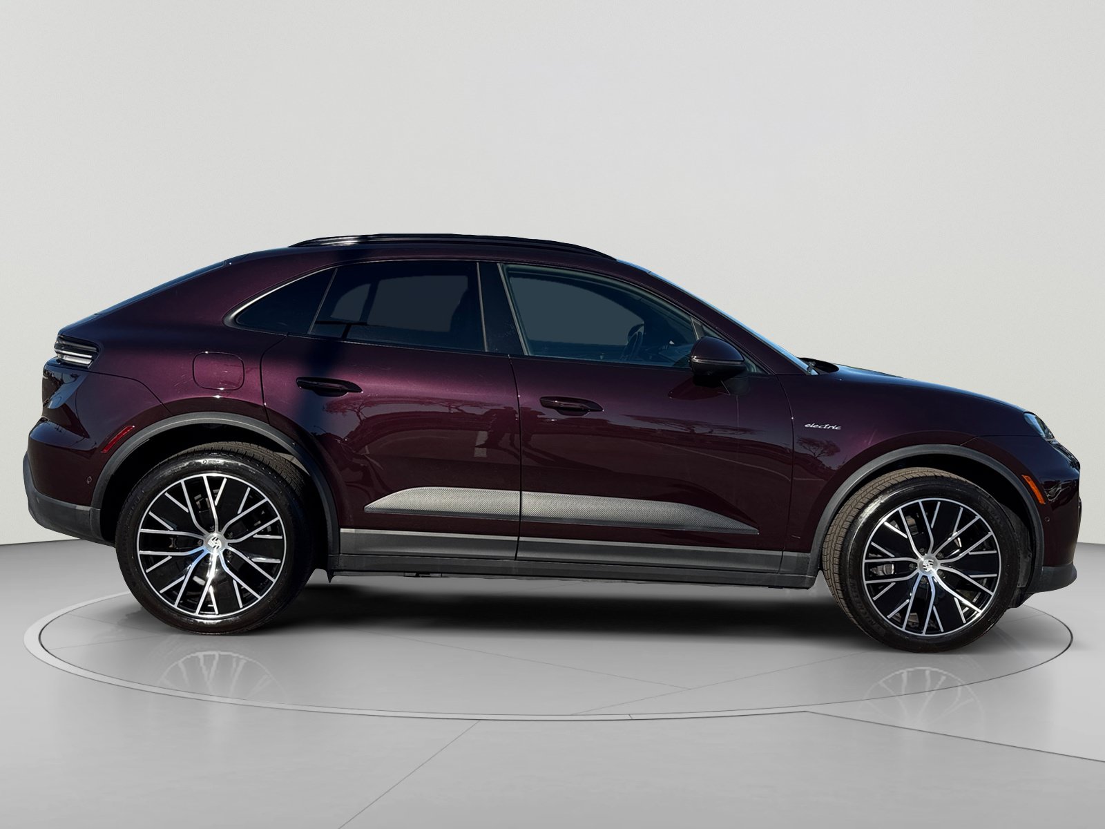 Used 2025 Porsche Macan Electric RWD image 6