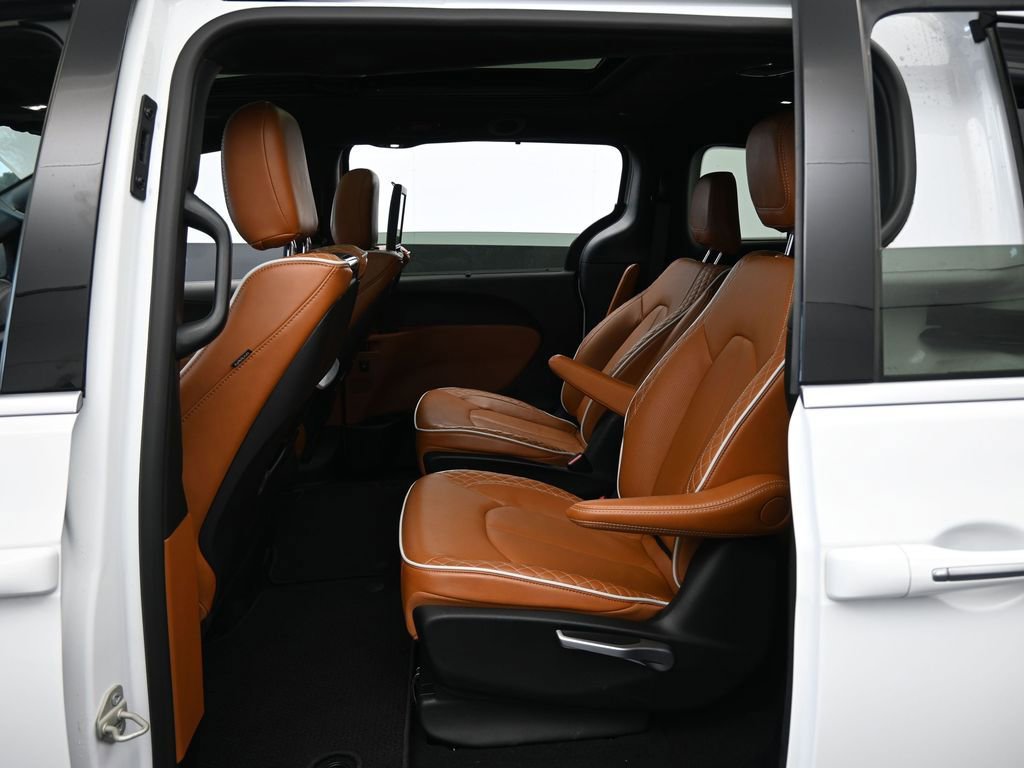 Used 2024 Chrysler Pacifica Pinnacle image 40