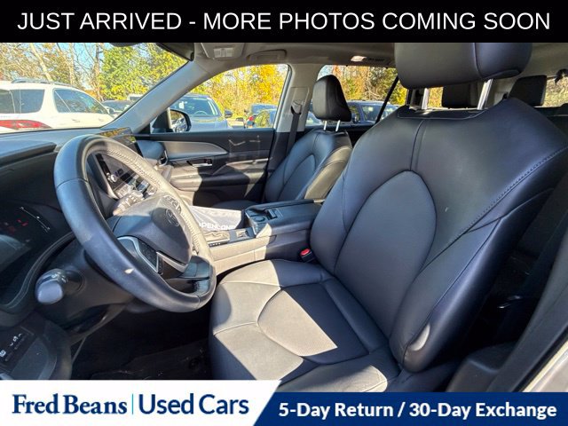 Used 2024 Toyota Grand Highlander AWD image 16