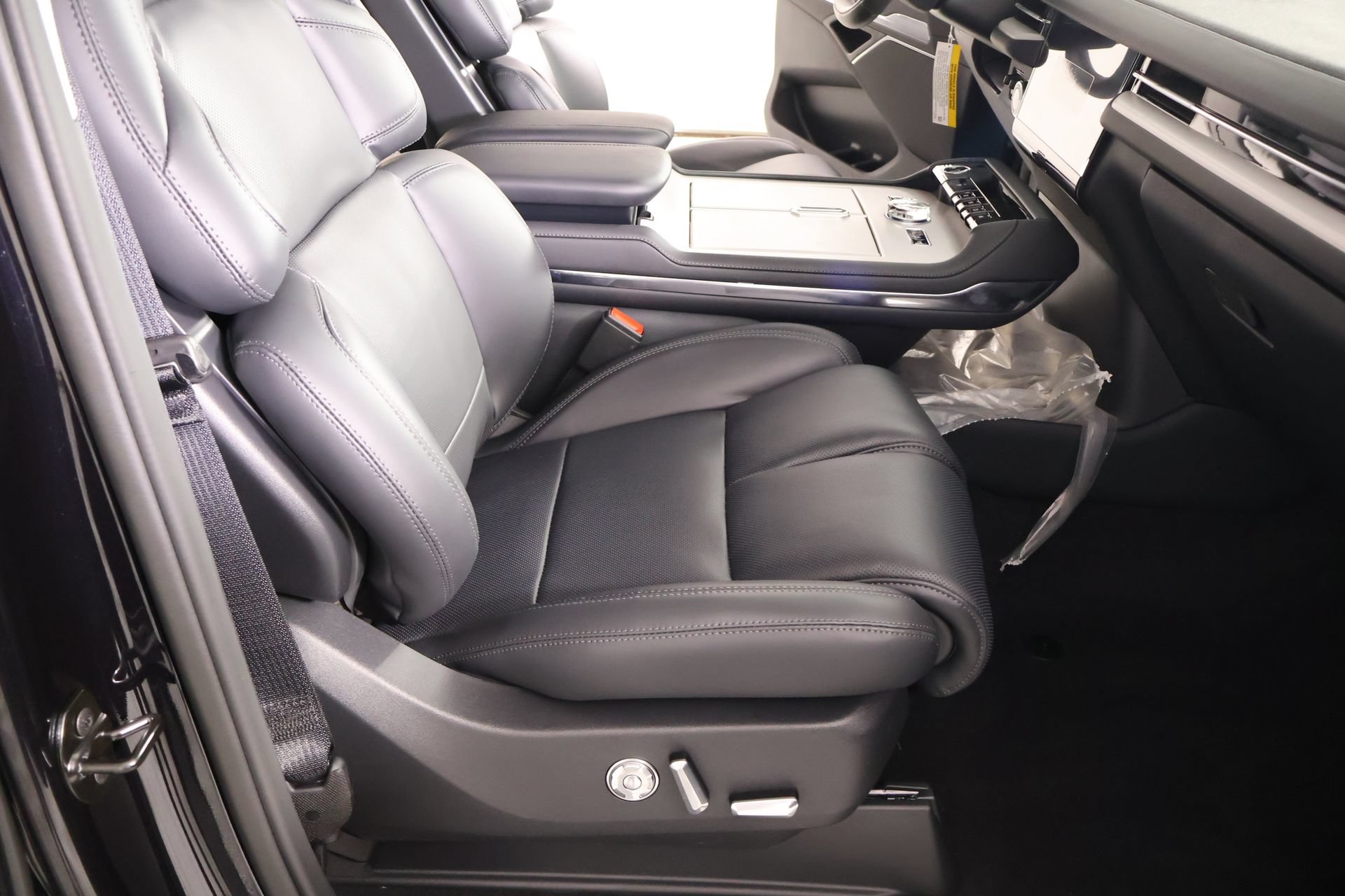 New 2026 Lincoln Navigator L Premier AWD/4WD image 15