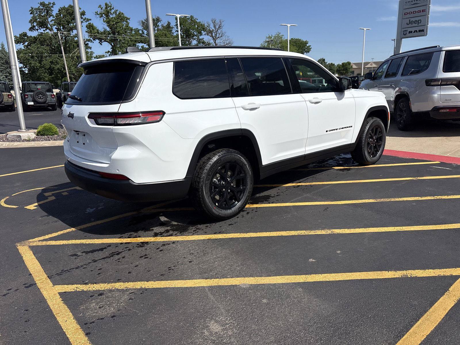 New 2026 Jeep Grand Cherokee L 4WD image 5