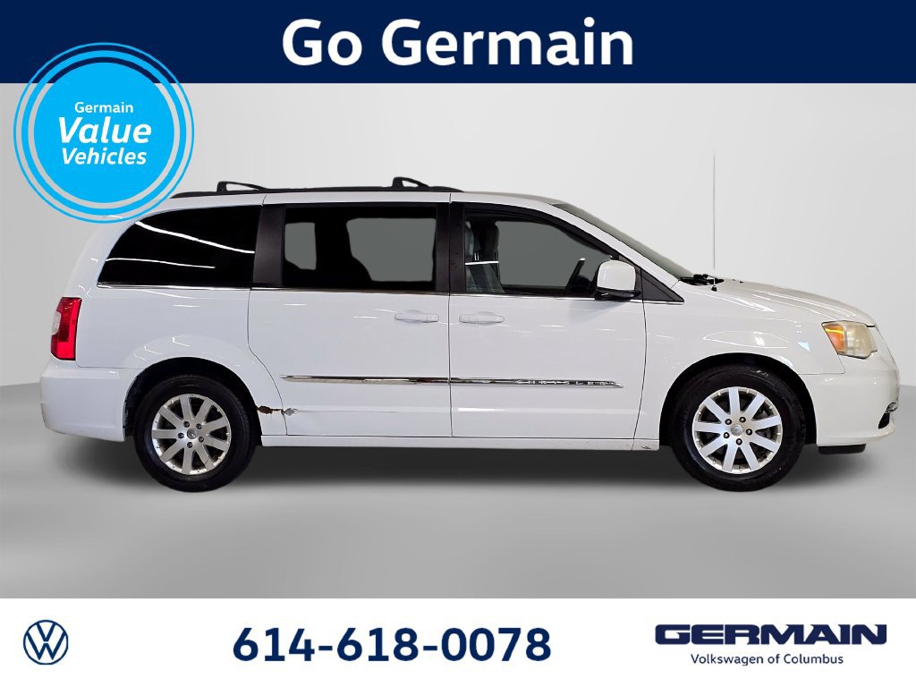 Used 2014 Chrysler Town & Country Touring FWD image 5