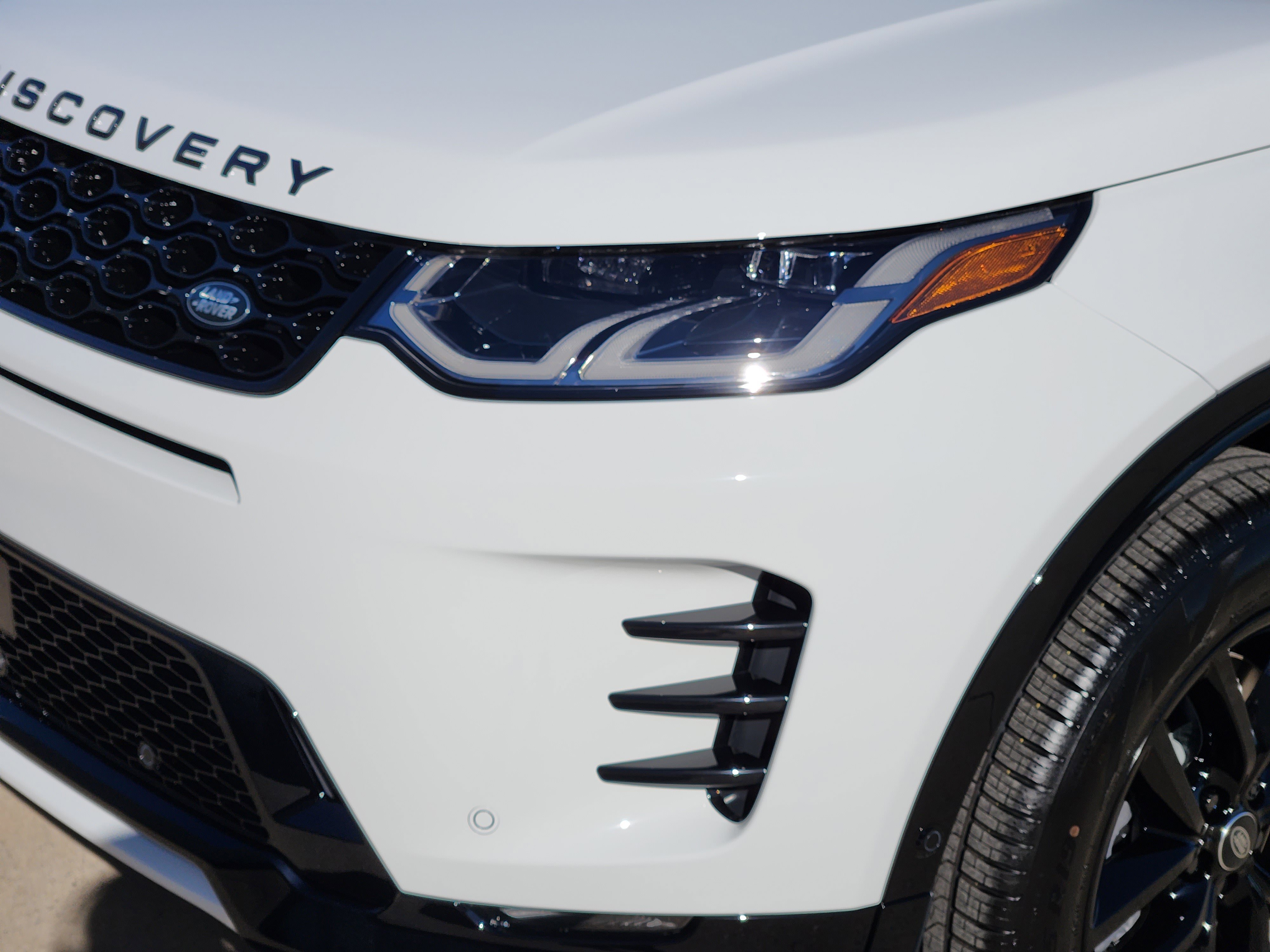 New 2025 Land Rover Discovery Sport Dynamic SE image 9