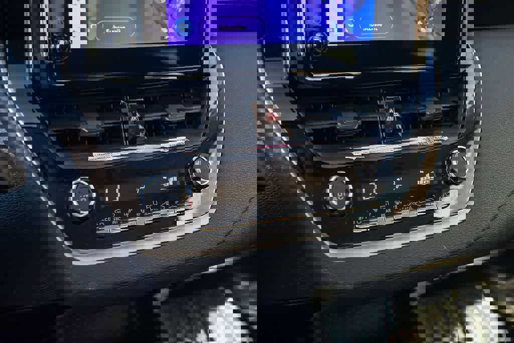 Used 2023 Toyota Corolla LE w/ Carpet Mat Package (TMS) image 20