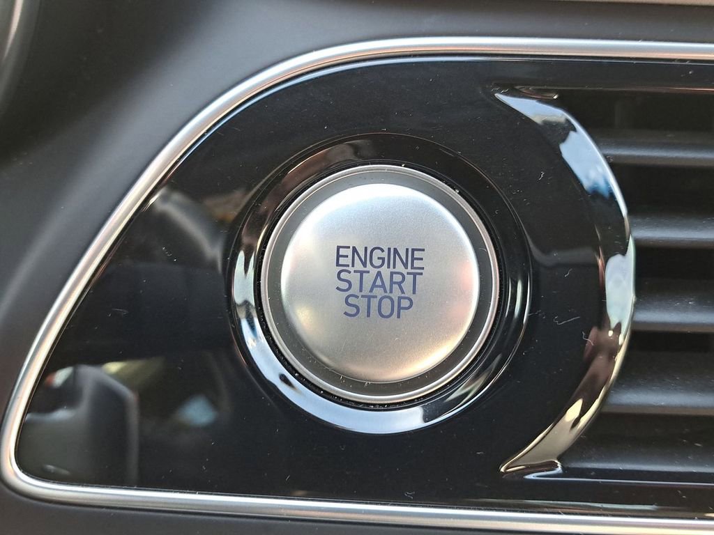 Used 2022 Genesis G70 3.3T image 30