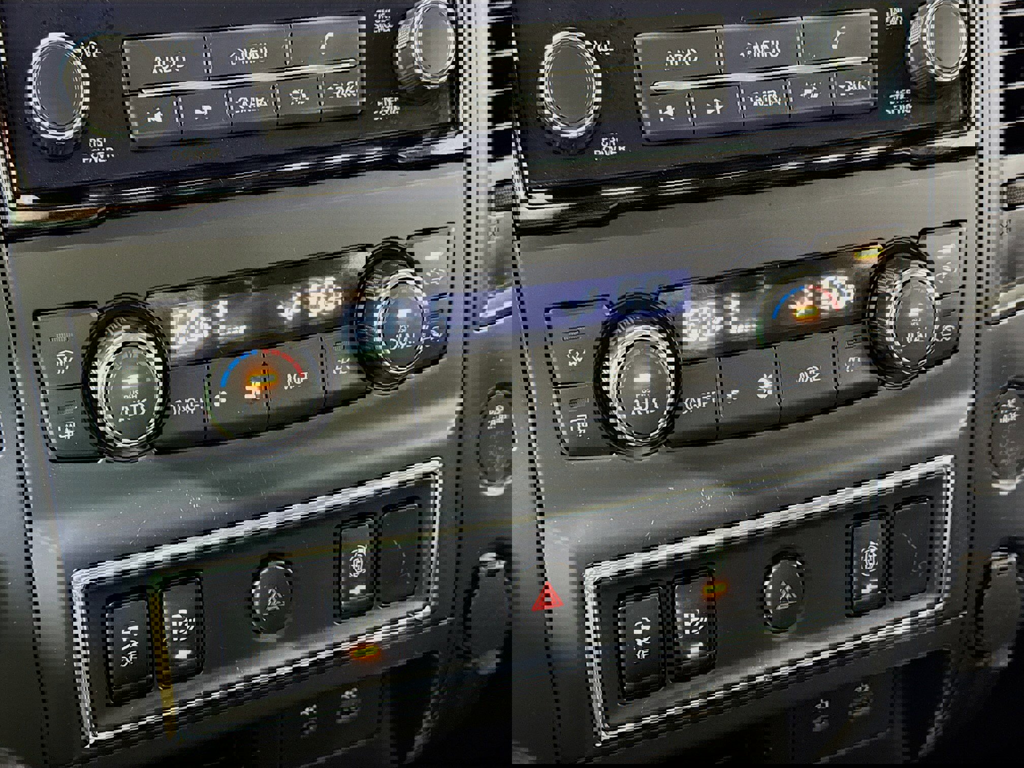 Used 2024 Nissan Titan SV w/ SV Convenience Package image 16