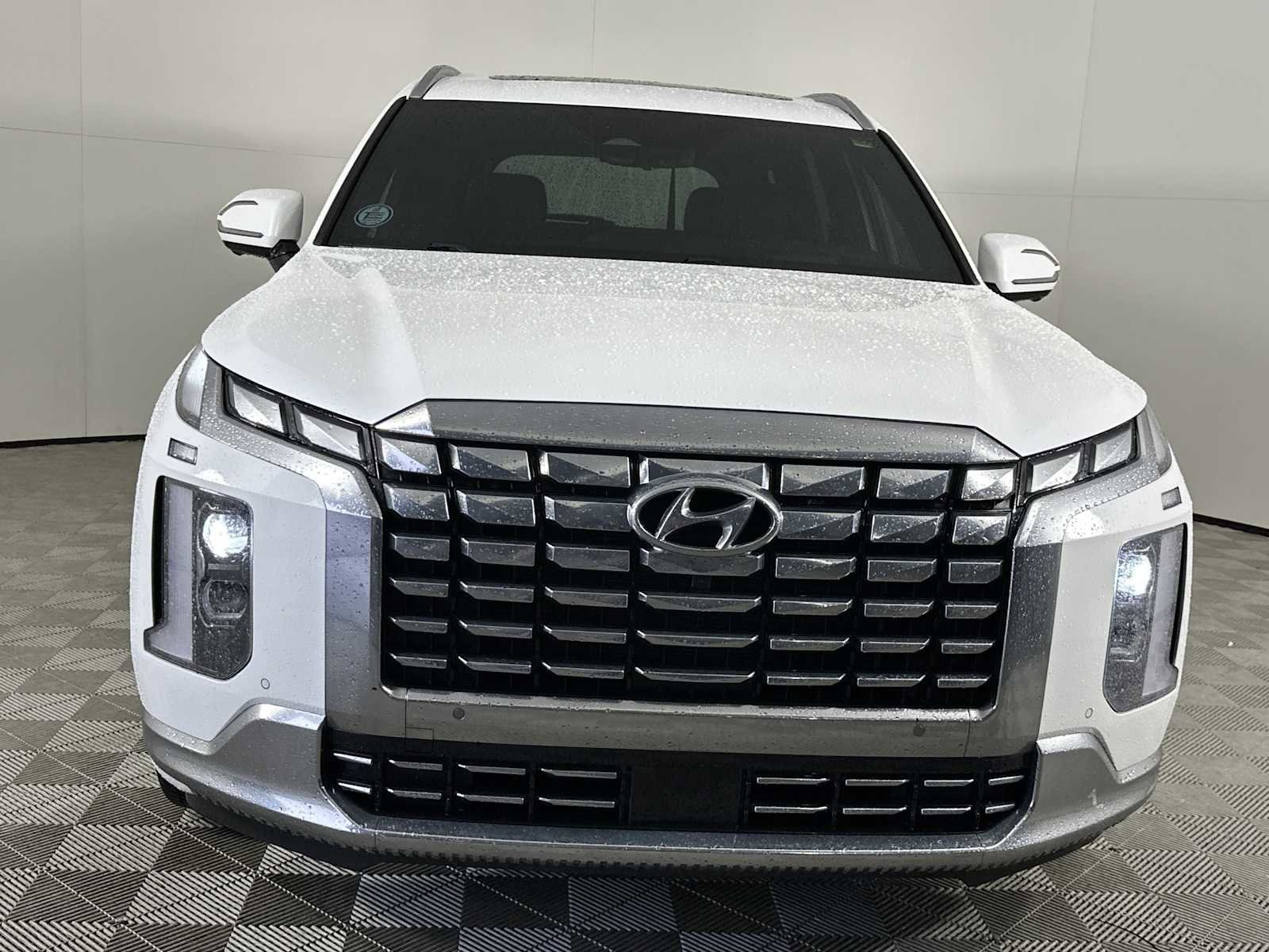 Used 2023 Hyundai Palisade Calligraphy FWD image 3