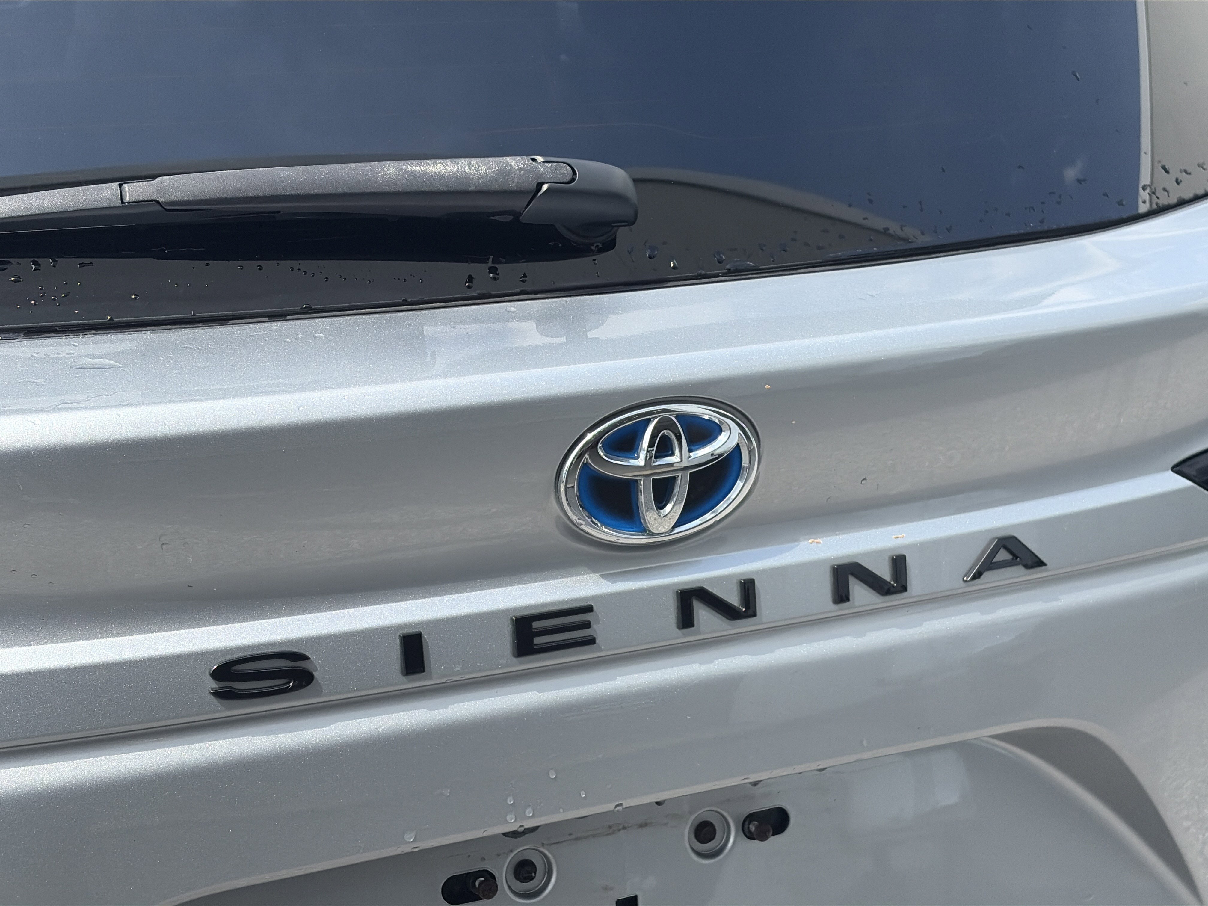 Used 2022 Toyota Sienna XSE AWD/4WD image 10