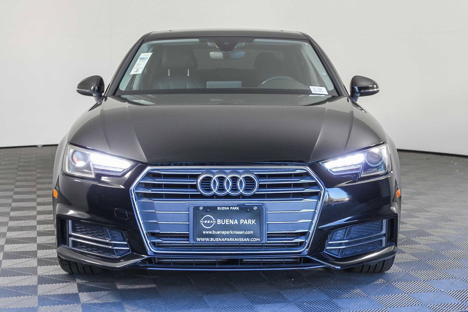 Used 2017 Audi A4 2.0T Ultra Premium w/ Convenience Package image 2