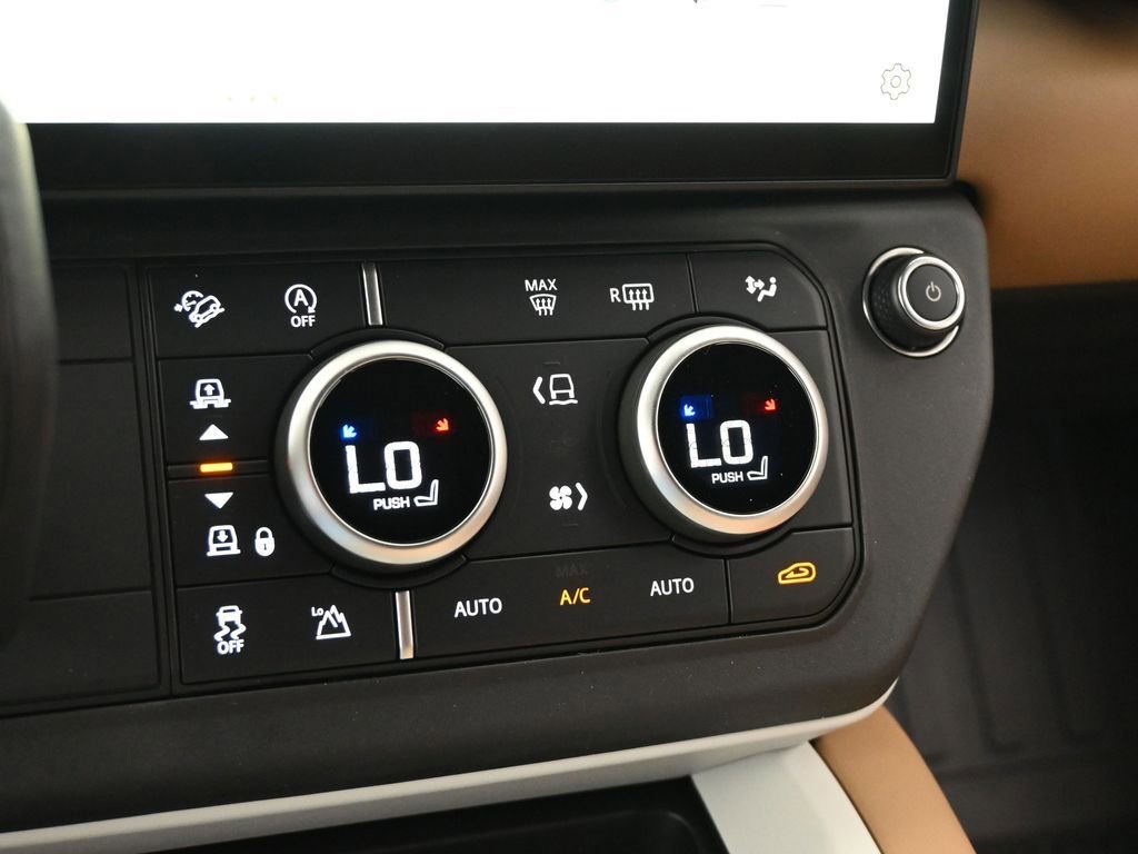 New 2026 Land Rover Defender 110 X-Dynamic SE AWD/4WD image 12