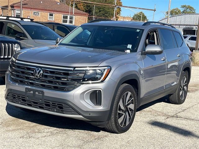 Used 2024 Volkswagen Atlas SE image 2