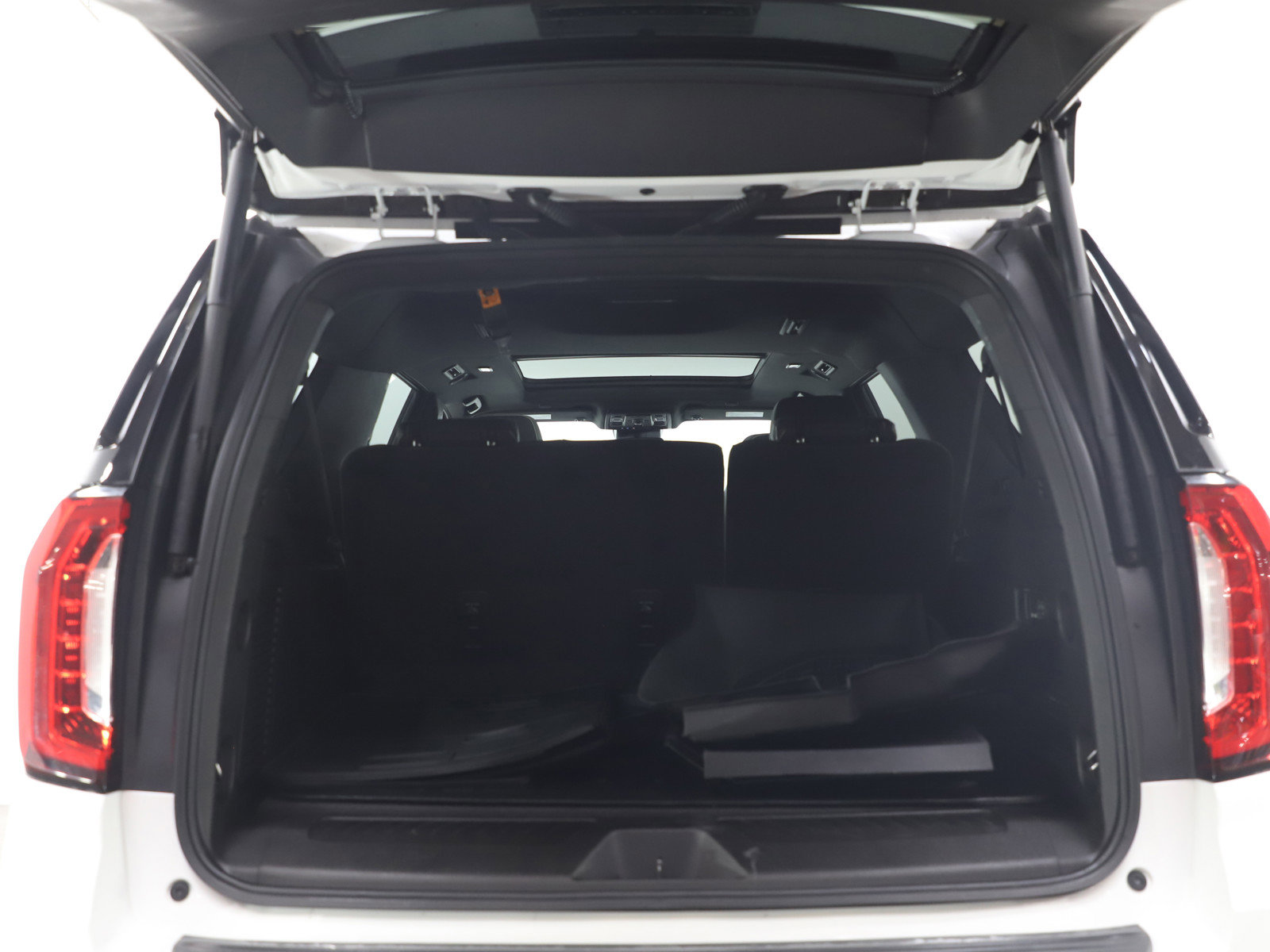 Used 2023 GMC Yukon XL SLT w/ SLT Premium Package image 19