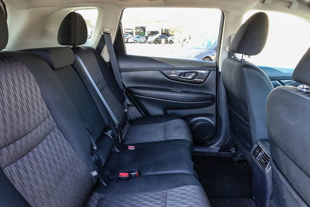 Used 2018 Nissan Rogue SV image 19